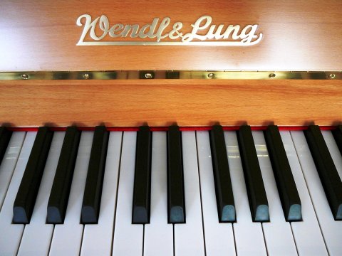 Feurich Klavier 122 Universal
