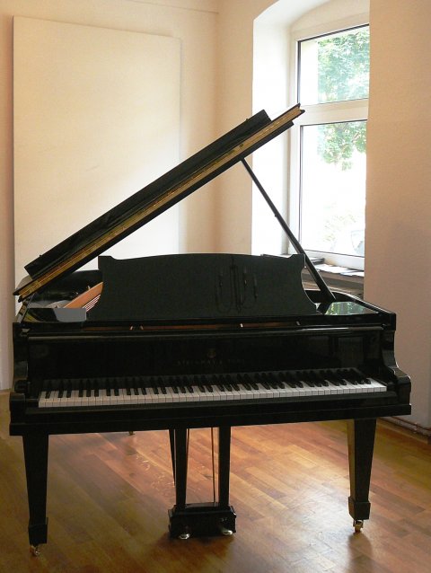 Steinway & Sons  Modell M (1,70m) lang